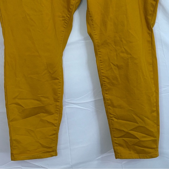 St. John's Bay Mustard (Amber Sun) Skinny Leg Jeans in Size 28W - Picture 9 of 16